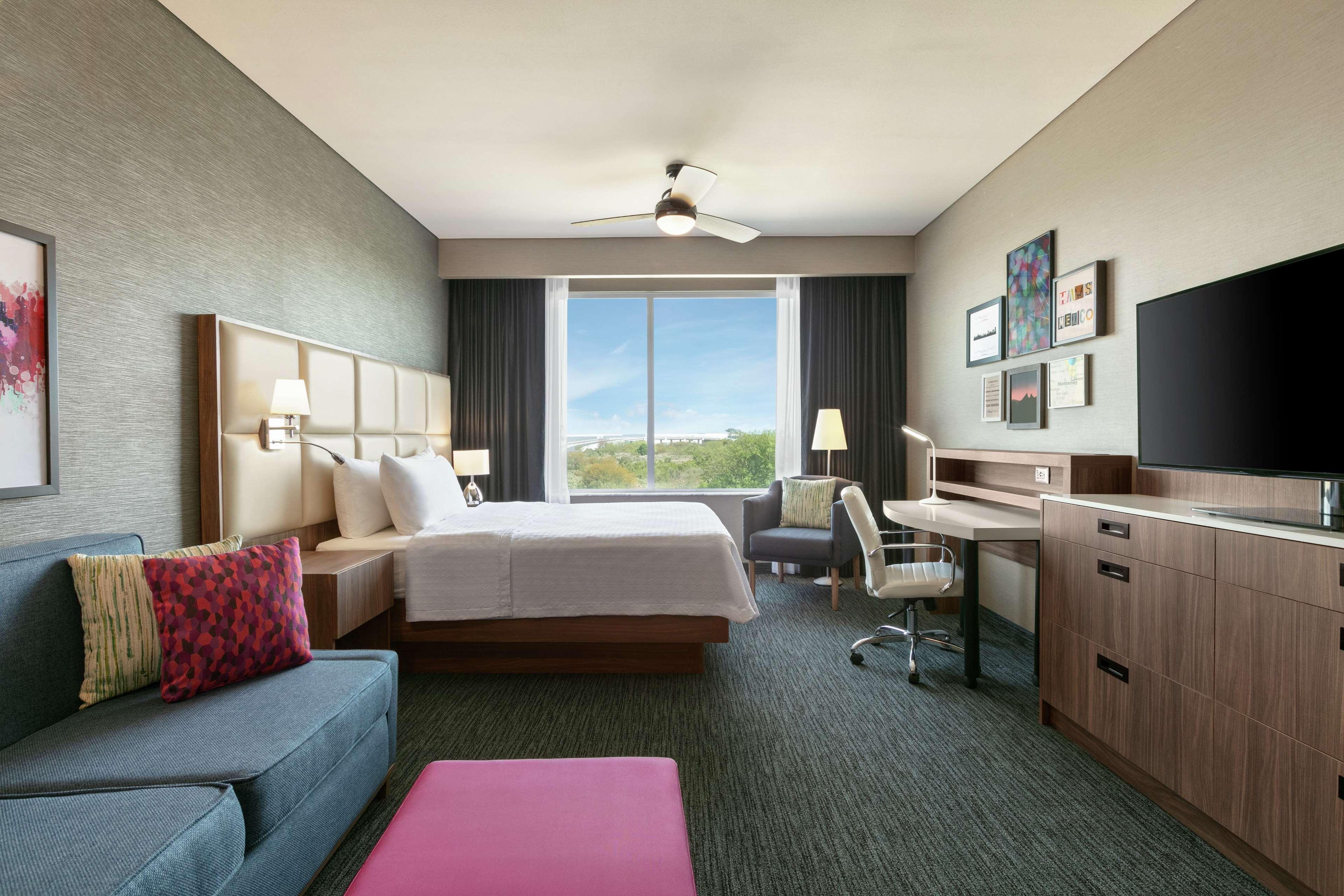 โฮมวูด สวีท บาย ฮิลตัน มอนเทอร์เรย์ อโปดากา Hotel อโปดาคา ภายนอก รูปภาพ