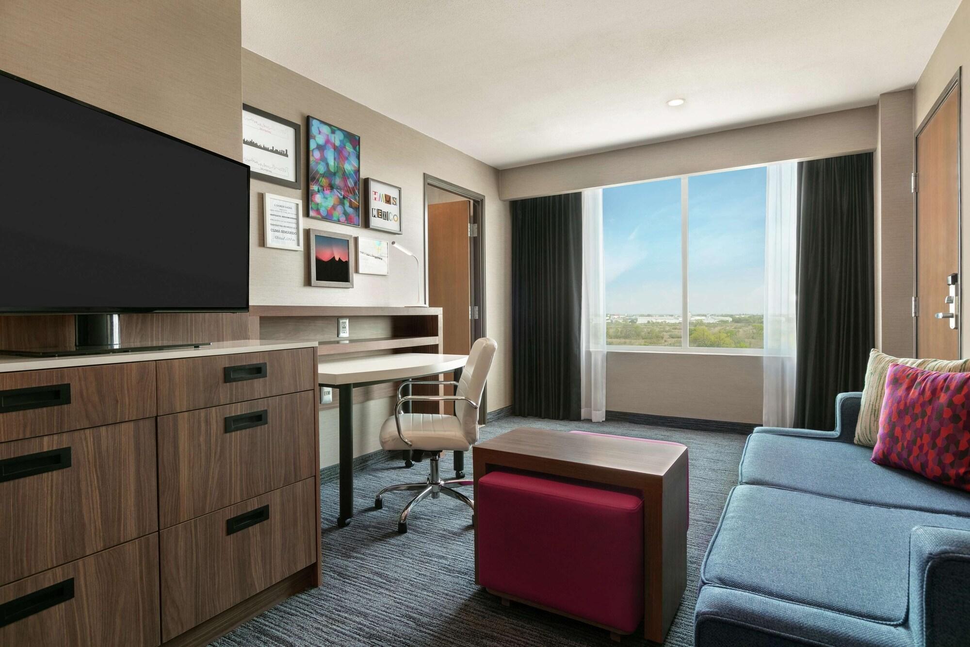 โฮมวูด สวีท บาย ฮิลตัน มอนเทอร์เรย์ อโปดากา Hotel อโปดาคา ภายนอก รูปภาพ